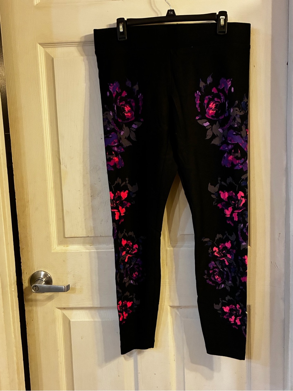 Torrid Woman’s Black Floral Print Leggings - Pink & Purple Roses, Size: 0